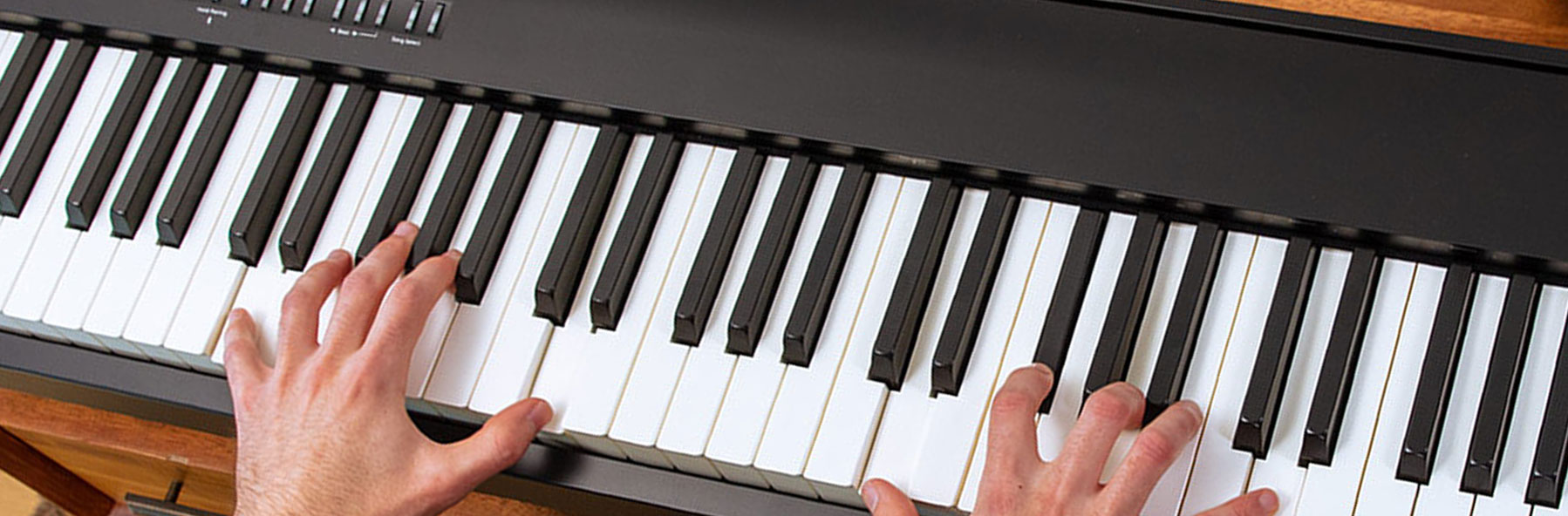 Игра на цифровом пианино Roland FP-30X с молоточковой клавиатурой