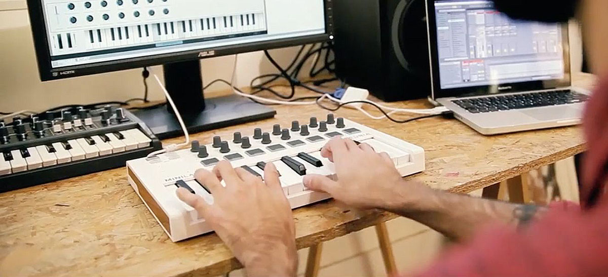Подключение MIDI-клавиатуры к компьютеру, телефону и синтезатору