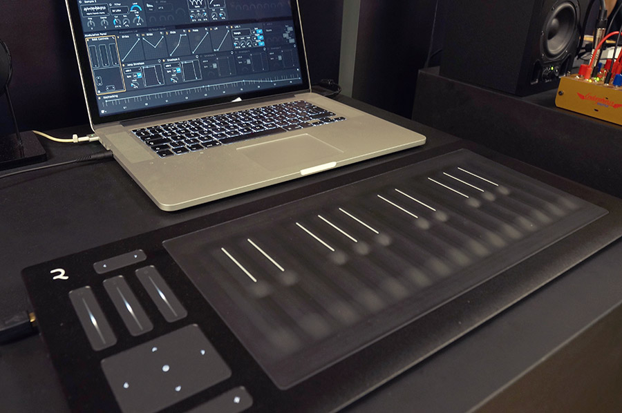 Стенд Roli