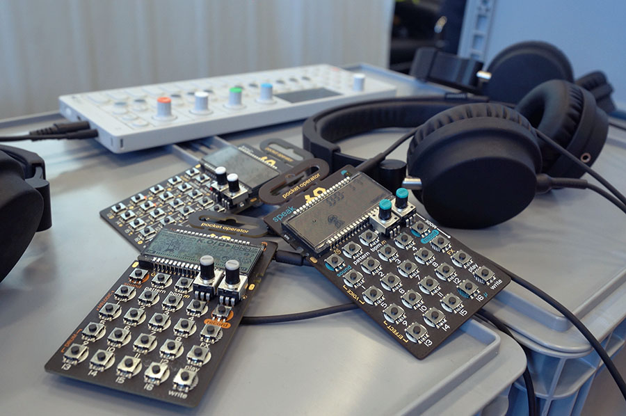 Стенд Teenage Engineering